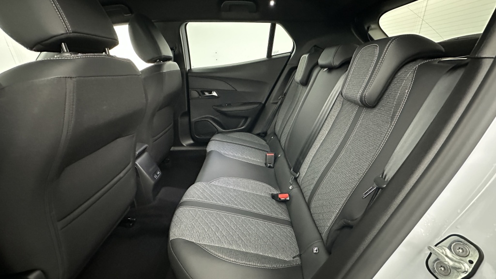 PEUGEOT 2008 II 1.2 Hybrid 145ch Allure e-DCS6 - ref: 8-GLI00012424 - Photo 9