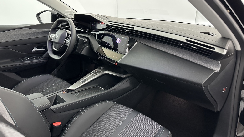 PEUGEOT 308 SW 1.2 Hybrid 145ch Allure e-DCS6 - ref: 8-GLI00012452 - Photo 8