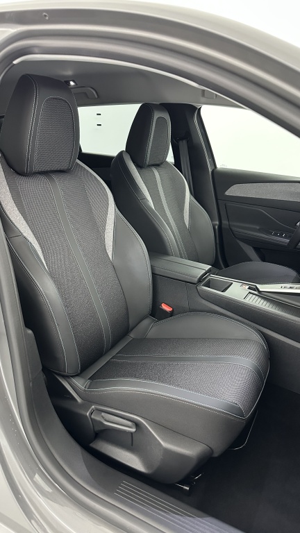 PEUGEOT 308 SW 1.2 Hybrid 145ch Allure e-DCS6 - ref: 8-GLI00012453 - Photo 18