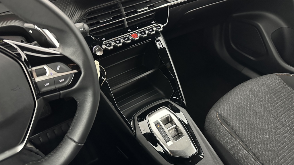 PEUGEOT 2008 II 1.2 Hybrid 145ch Style e-DCS6 - ref: 8-GLI00012454 - Photo 15