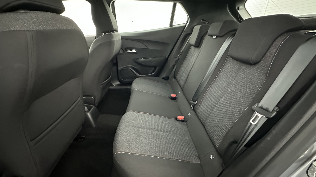 PEUGEOT 2008 II 1.2 Hybrid 145ch Style e-DCS6 - ref: 8-GLI00012454 - Photo 9