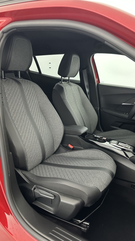 PEUGEOT 2008 II 1.2 Hybrid 136ch Allure e-DCS6 - ref: 8-GLI00012469 - Photo 16