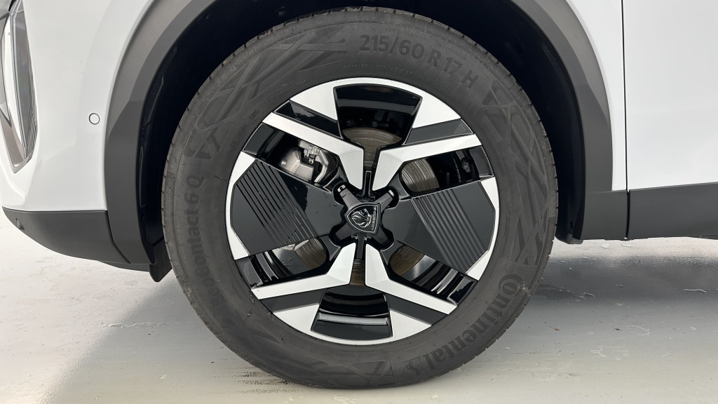 PEUGEOT 2008  II 1.2 Hybrid 145ch Allure e-DCS6 - ref: 8-GLI00012500 - Photo 12