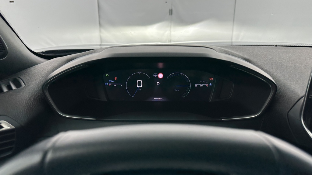 PEUGEOT 2008 II 1.2 Hybrid 145ch Allure e-DCS6  - ref: 8-GLI00012508 - Photo 15