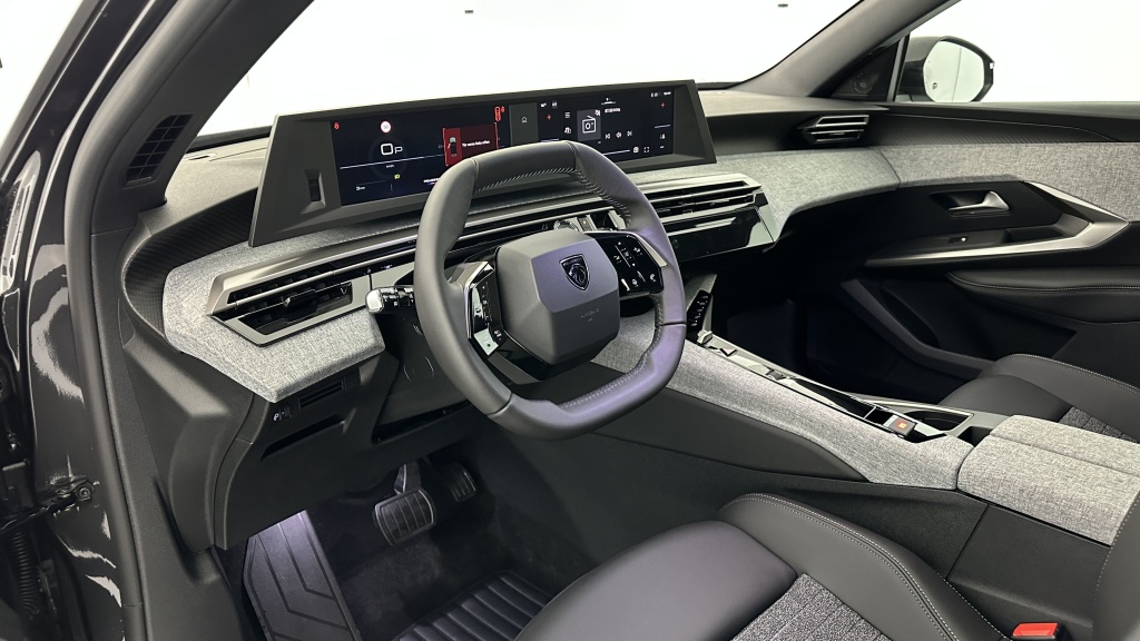 PEUGEOT 3008 1.2 Hybrid 145ch Allure e-DCS6 - ref: 8-GLI00012568 - Photo 6