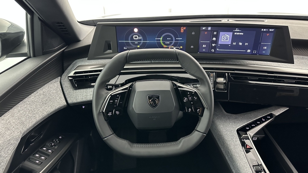 PEUGEOT 3008 1.2 Hybrid 145ch Allure e-DCS6 - ref: 8-GLI00012576 - Photo 14