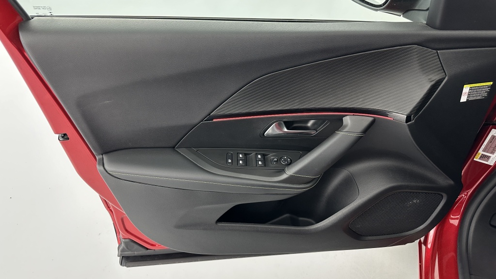 PEUGEOT 2008 II 1.2 PureTech 130ch GT EAT8 - ref: 8-GLI00012876 - Photo 12