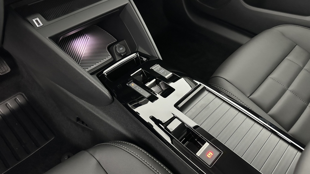 CITROEN C4 1.2 Hybride 145ch Max e-DCS6 - ref: 8-GLI00018728 - Photo 17