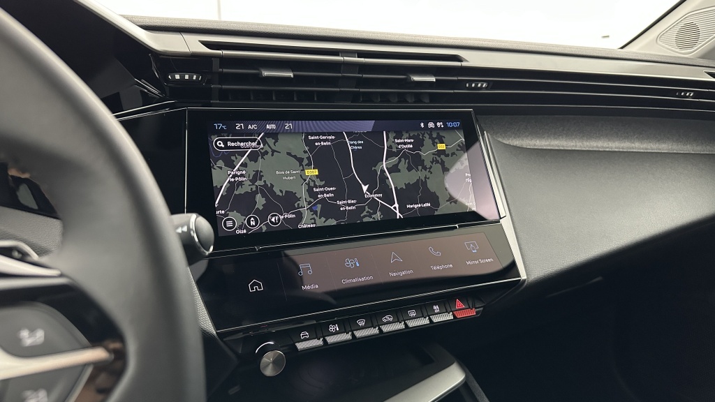 PEUGEOT 308 1.2 Hybrid 136ch Allure e-DCS6 - ref: 8-GLI00021543 - Photo 19