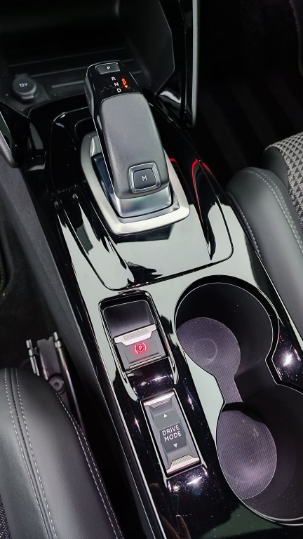 PEUGEOT 2008 II 1.2 PureTech 130ch GT EAT8 - ref: 8-GLI00023662 - Photo 17