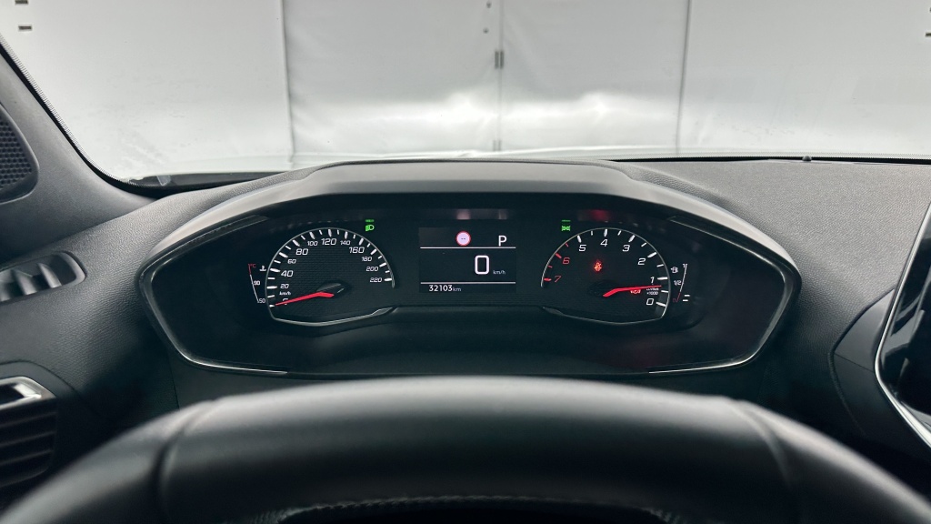PEUGEOT 2008 II 1.2 PureTech 130ch Allure Pack EAT8 - ref: 8-GLI00027062 - Photo 15