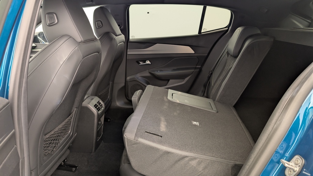 PEUGEOT 408 Hybrid 145 e-DCS6 GT - ref: 8-GLI00027173 - Photo 12