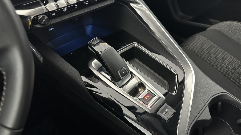 PEUGEOT 3008 II 1.2 PureTech 130ch Active EAT8 - ref: 8-GLI00031451 - Photo 17