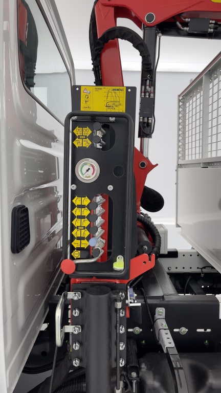 IVECO Daily 35S14H 3750 2.3 136ch Benne Alu JPM + Grue PK 3400 + Pince - ref: 8-GLI00271626 - Photo 12